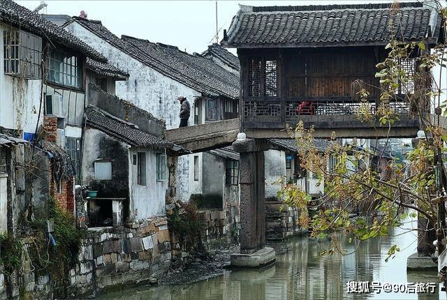 浙江金华警方辟谣“金婺大桥200辆车相撞”：系网友将其他市车祸视频嫁接