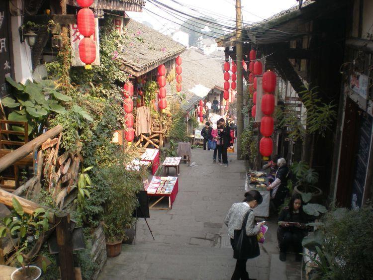 低谷时,请相信《人间值得》